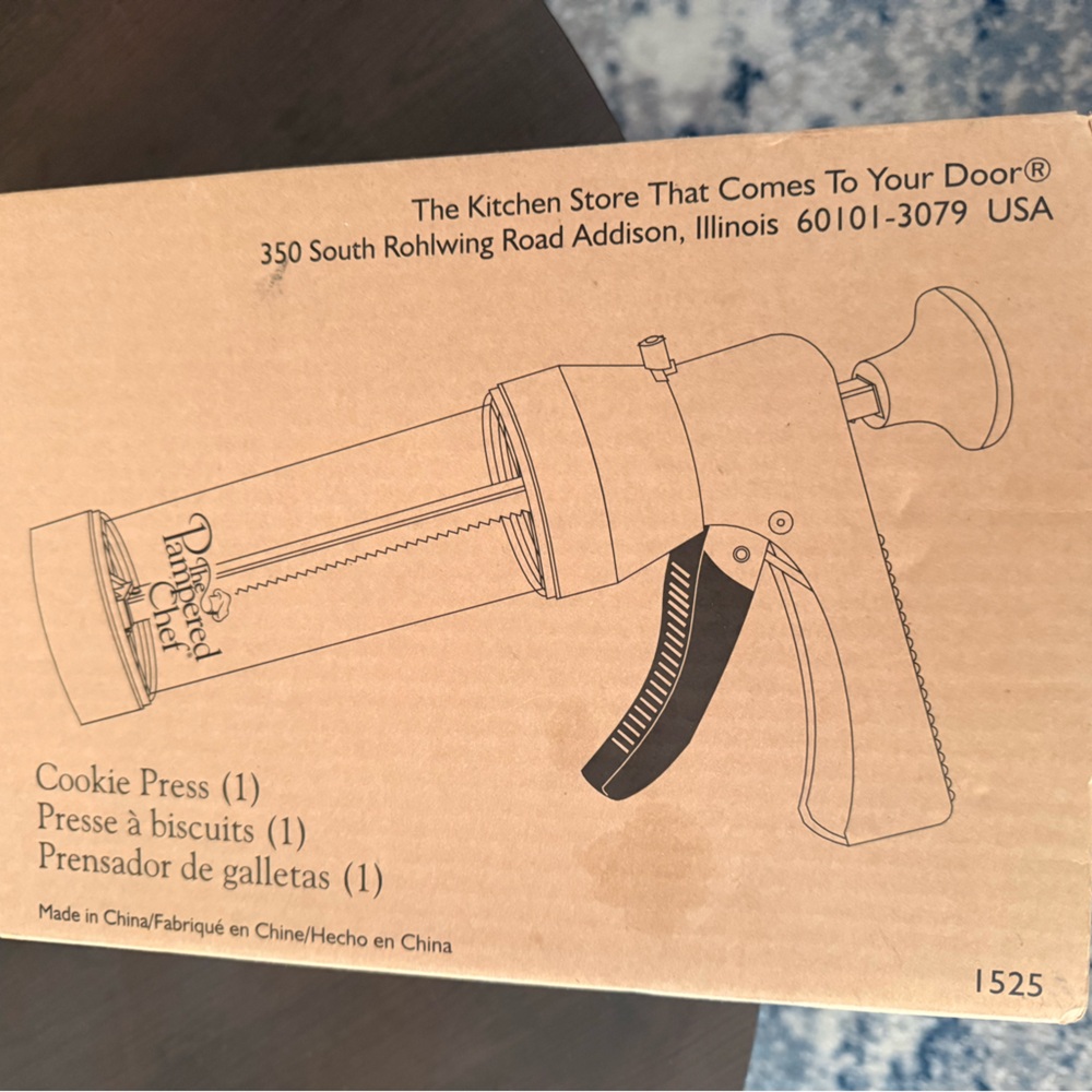 Pampered Chef Biscuit Press in Beige and Black